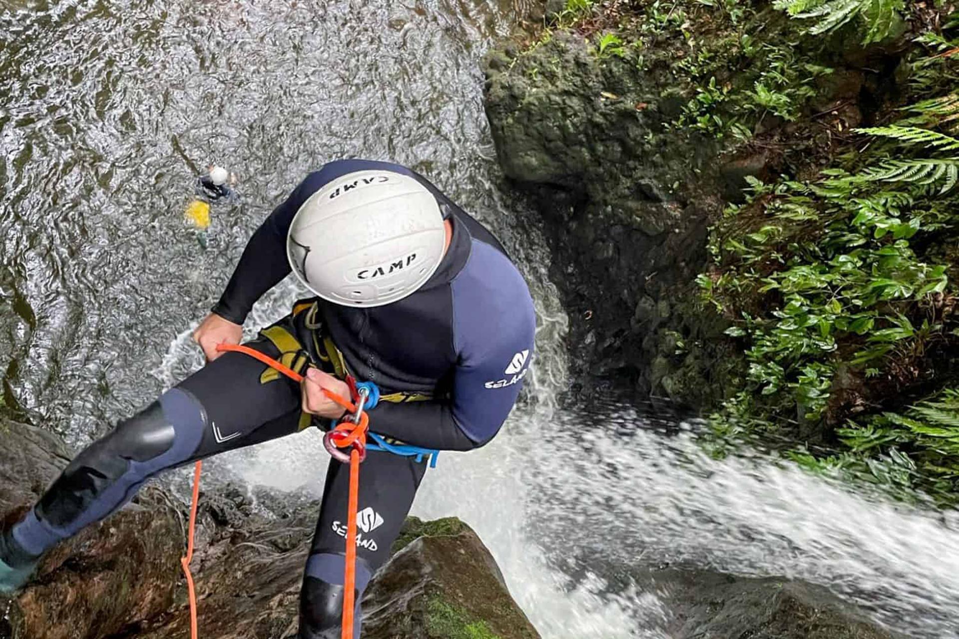 Descante-en-rappel-Guadeloupe-canyonining--Moncanyon