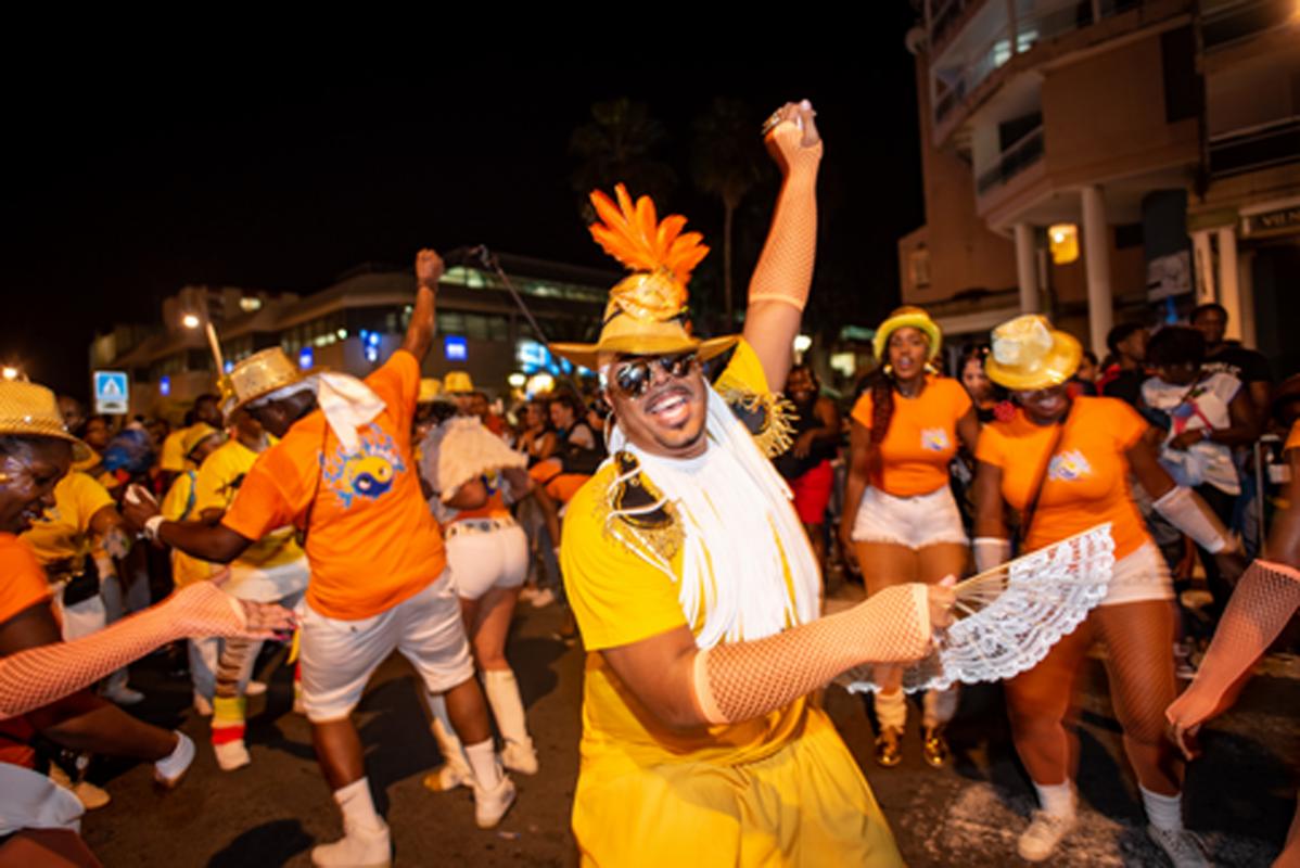 Carnaval-Groupe-de-synthes-Les-iles-de-Guadeloupe