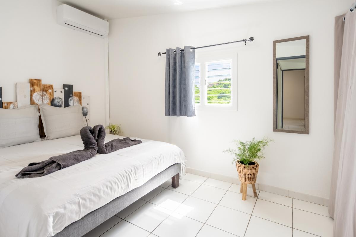 Location-vacances-sainte-anne-martinique-la-chambre-1