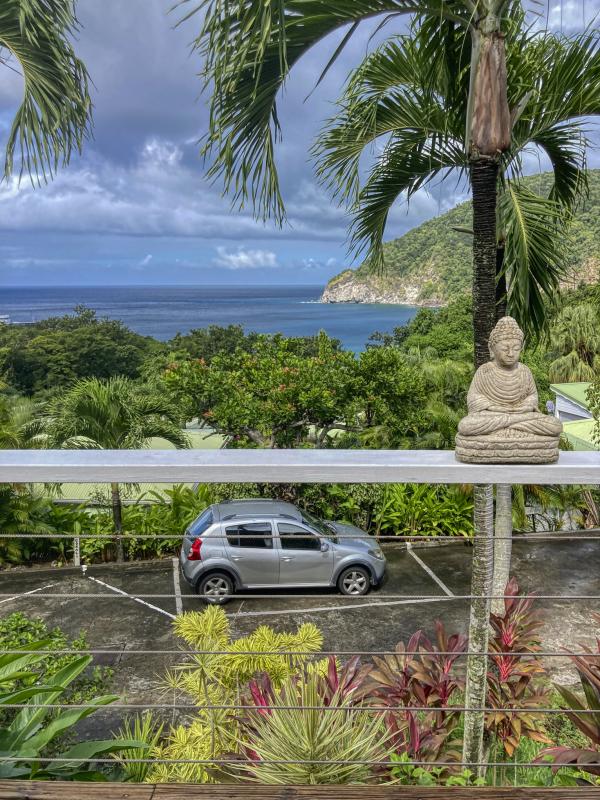Location Villa Deshaies Guadeloupe piscine vue mer - parking