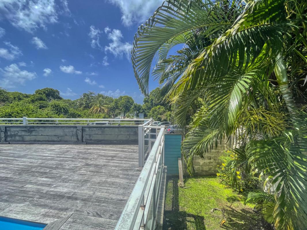 Location villa 7 personnes avec piscine au Gosier Guadeloupe_accès plage